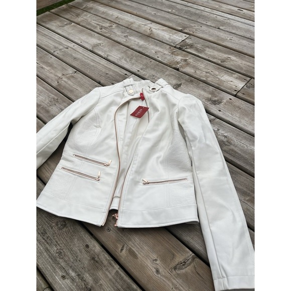 New Guess Womens M (more like S) White Faux Leather Jacket - Picture 3 of 10